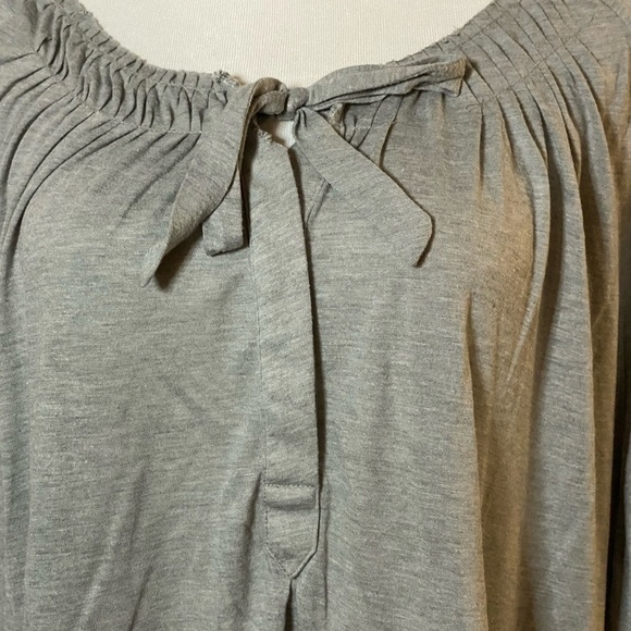 Soft Joie gray peasant top Size Small - Picture 3 of 7